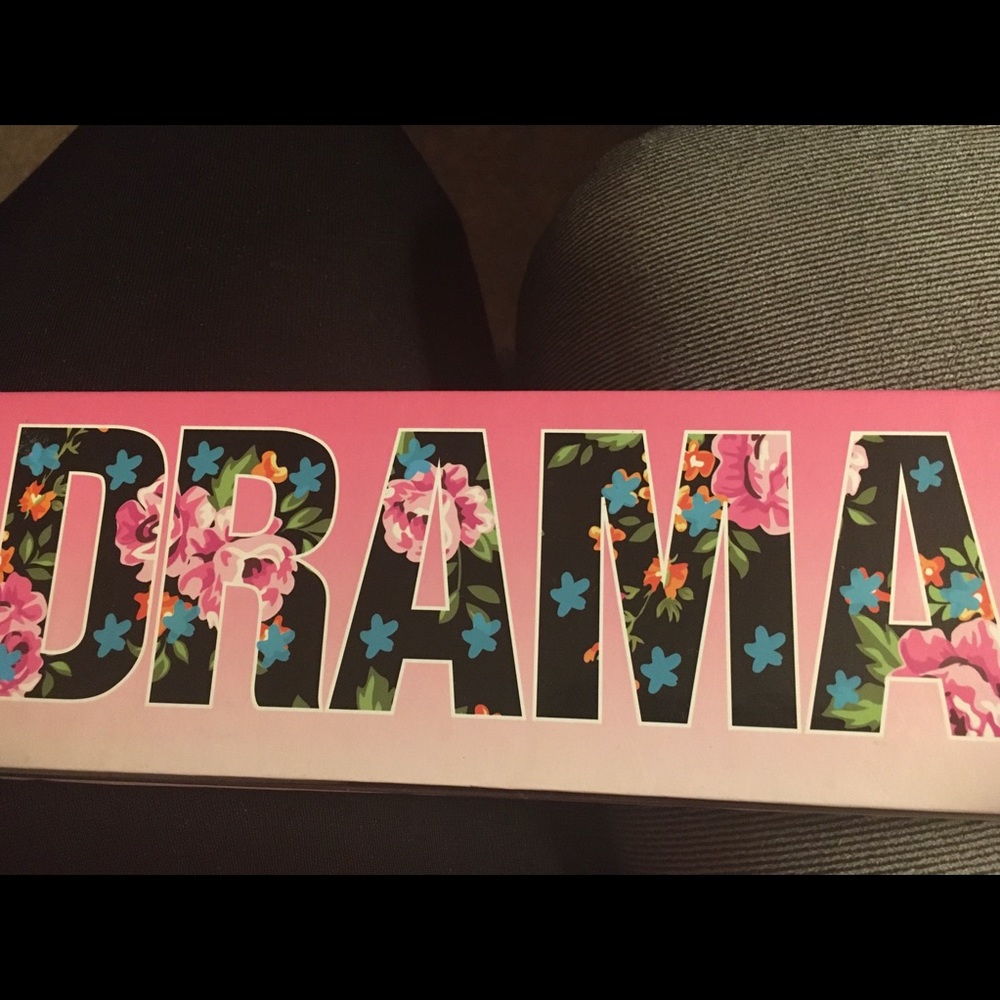 DRAMA MAKEUP PALLET
